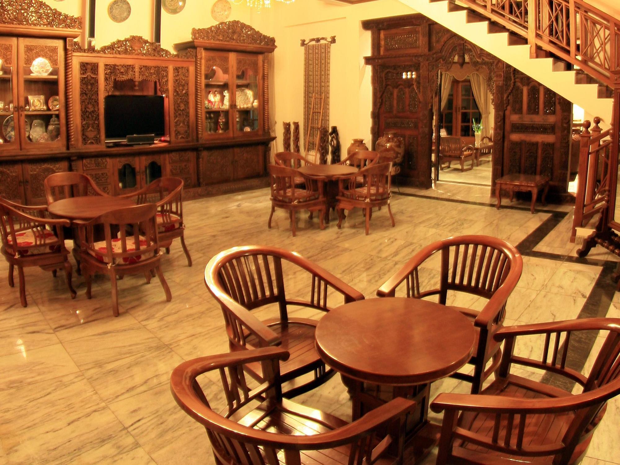 D Ajenk Boutique Guesthouse Kejayan Buitenkant foto